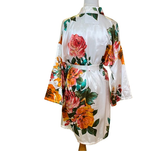 NEW | Women's Satin Floral Cream Robe | Size M/L - Picture 3 of 5